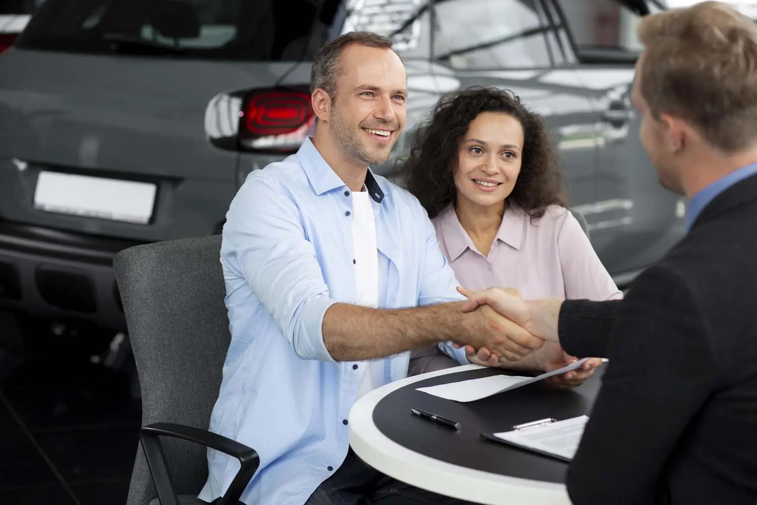 Your driving record is a key factor that insurers use to calculate your car insurance premiums. A spotless driving history can save you money, while violations and accidents can drive your rates up. Here’s a closer look at how your driving record affects your premiums and actionable steps to improve it.